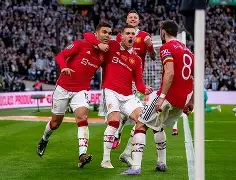 丹佛掘金球迷对恩比德