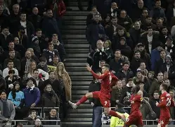 丹佛掘金球迷对恩比德