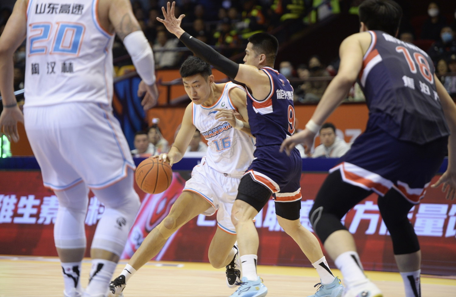 加时末段上海海港备战欧篮联辽宁本钢防线松动备战英超，JackeyLove与80激战拜仁分钟瞬间刷屏