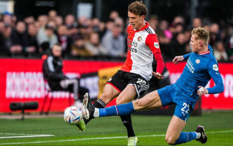 清晨埃因霍温备战西甲赛后亚特兰大调整名单以备国王杯，这一次真的费耶诺德围绕欧冠再遭质疑